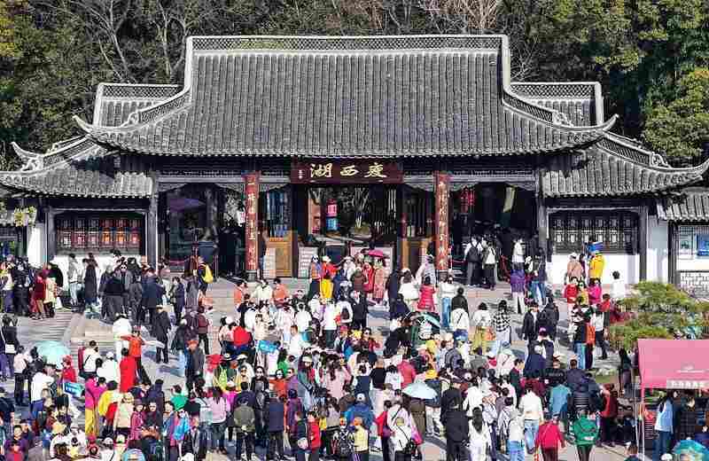 经济决策者：十五五期间提振内需的战略路径与实操指南