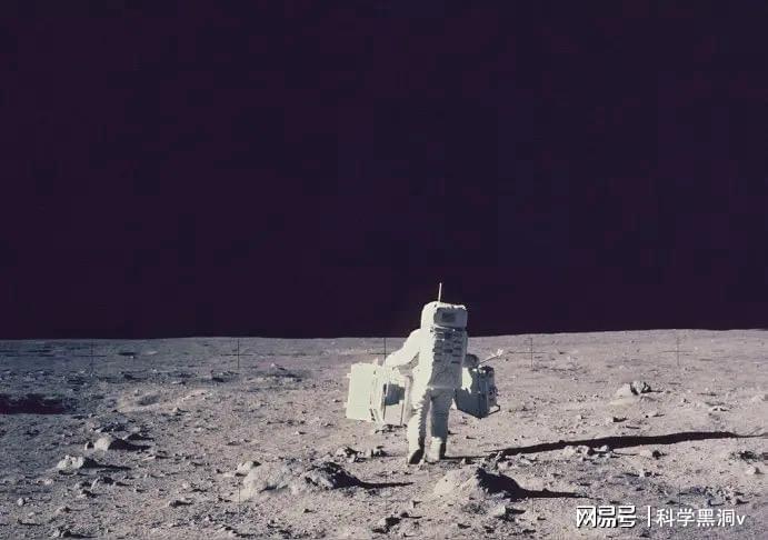  亲眼见证的震撼：一位女航天员望向月背时，究竟看到了什么 新闻