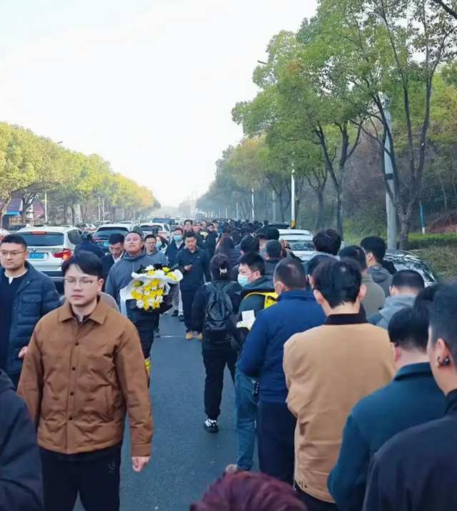 从雇佣关系到真心追随:张雪峰企业管理的深层逻辑解析 企业服务