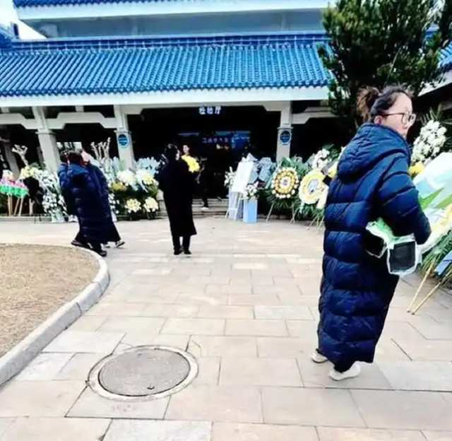 从雇佣关系到真心追随:张雪峰企业管理的深层逻辑解析 企业服务