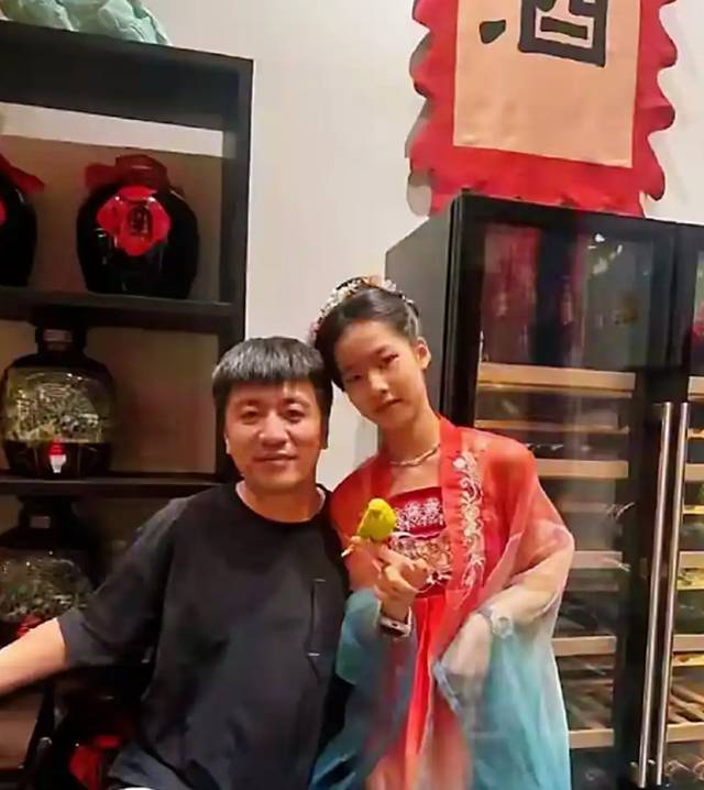 从雇佣关系到真心追随:张雪峰企业管理的深层逻辑解析 企业服务