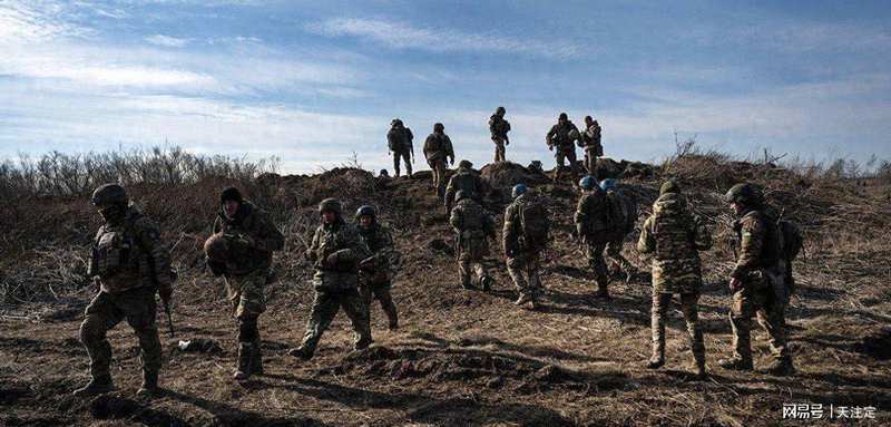  【战术复盘】乌军弹药配置失误：FPV穿越机为何打不穿朝鲜步兵的防御体系？ 新闻